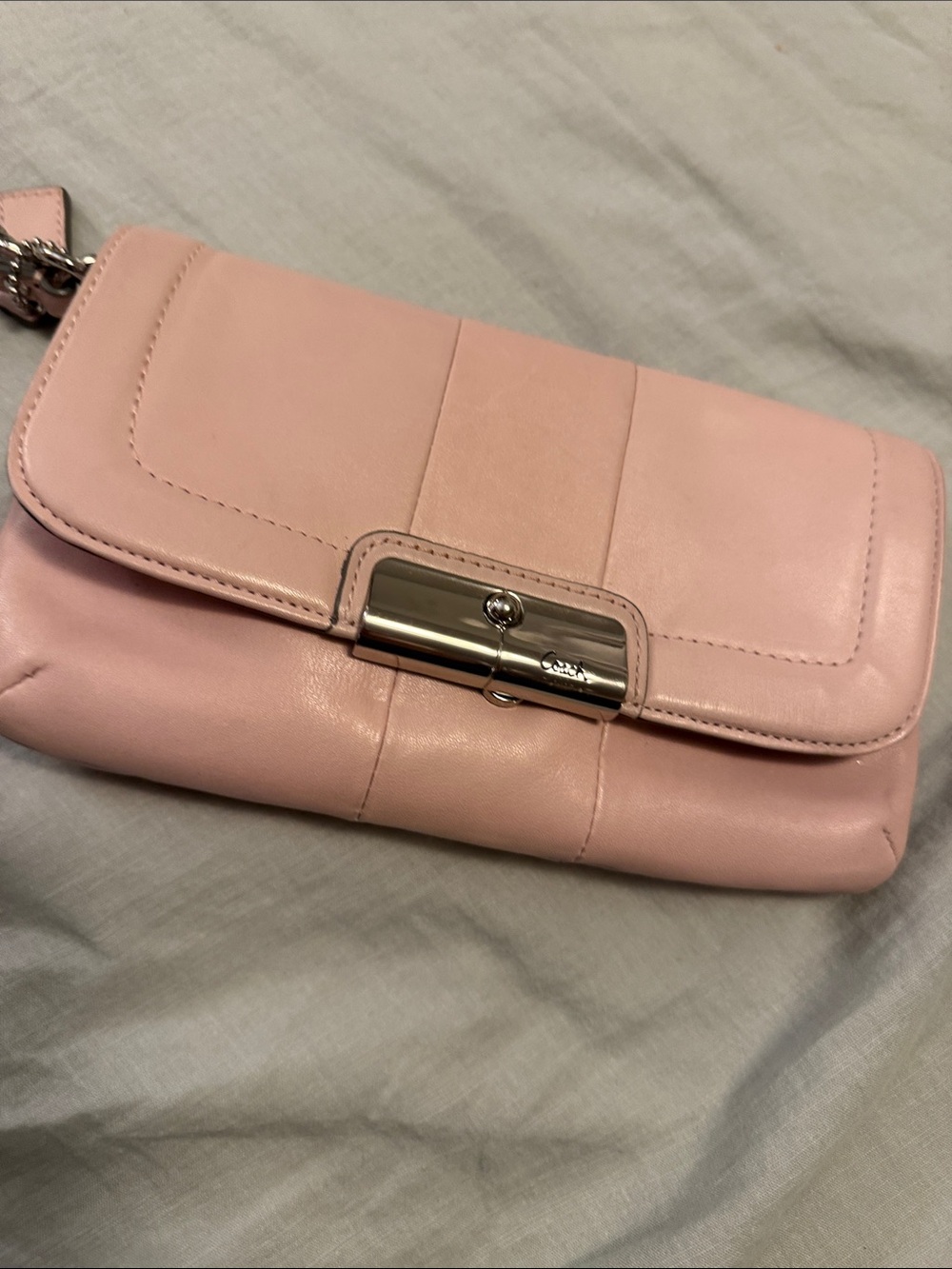 Coach Soft Pink Leather Flap 👛💗Clutch with Silver-Tone Lock